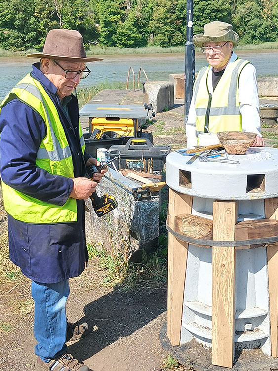 Peter & Howard finally fitting strakes to Brunel's Lock capstan